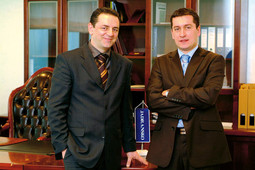 TIM ZA ONLINE PRODAJU JADRANSKOG OSIGURANJA Danijel Bara, direktor sektora informatike, i Nino Pavić, direktor prodaje