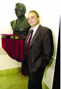 Branimir Glavaš- član Nadzornog odbora INE d.d., bio je predsjednik Nadzornog odbora IPK Osijek i Pivovare d.d., član Nadzornog odbora Slavonske banke, Belišća d.d. i Bizovačkih toplica.