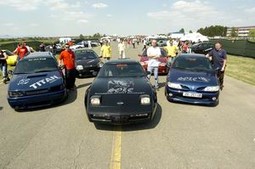 Street Race je nastao u Americi pedesetih godina kao utrka automobila od semafora do semafora.