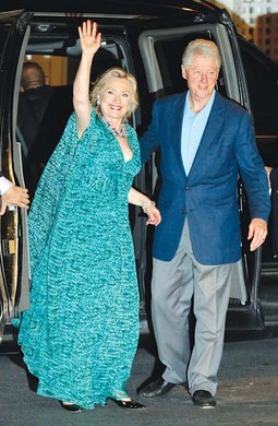 Tatjana Rundek bila
je članica medicinske
ekipe koja je operirala
nekadašnjeg američkog
predsjednika Billa
Clintona (na slici sa suprugom Hillary) zbog
koronarnih smetnji
