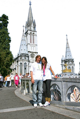 DARIO ŠIMIĆ sa suprugom Jelenom na hodočašću u Lourdesu