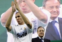 Karim Benzema i Florentino Perez u pozadini
