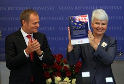Premijerka Kosor s poljskim premijerom Donaldom Tuskom, koji joj je urucio nacrt Ugovora (Pixsell)