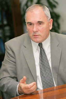 Ivan Mravak optužen je zbog fiktivnog
zapošljavanja Rade Buljubašića, iza čega
najvjerojatnije stoji vrh HDZ-a