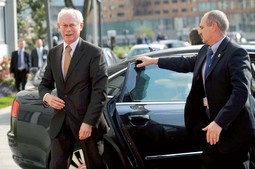 PREDSJEDNIK
EUROPSKE UNIJE
Herman Van Rompuy u
ponedjeljak je posjetio Zagreb: koliko će RH profitirati od Unije, ne ovisi o sastancima
na vrhu nego o kokretnim planovima
