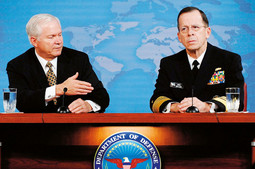 ROBERT GATES, ministar obrane, i Mike Mullen, šef združenog stožera američke vojske, koji je ovih dana rekao da drži na oku pakistanski nuklearni arsenal