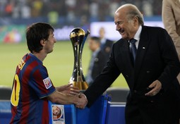 Lionel Messi i Sepp Blatter