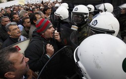 Prosvjednike je čuvala specijalna policija (Reuters)