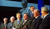 Premijer Ivica Račan u društvu britanskog premijera Tonya Blaira i njemačkog kancelara Gerharda Schroedera