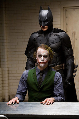 Christian Bale kao Batman i Heath Ledger kao Joker u filmu "Vitez tame" Christophera Nolana