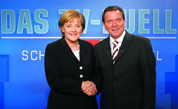Angela Merkel i Gerhard Schroeder tijekom tv-dvoboja
