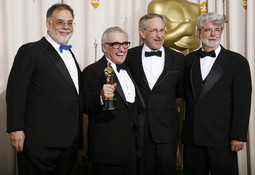 ČETVORICA VELIČANSTVENIH Slavljenik Martin Scorsese u Hollywoodu s nagradom Oscar Američke filmske akademije, u društvu kolega redatelja Francisa Forda Coppole, Stevena Spielberga i Georgea Lucasa