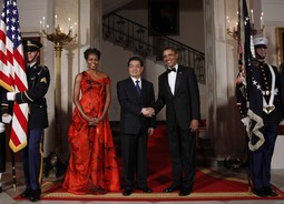 Michelle Obama, Hu Jintao i Barack Obama u Bijeloj kući (Reuters)