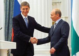 PAKT MAĐARA I RUSA Ferenc Gyurcsany i Vladimir Putin, premijeri Mađarske i Rusije, zemalja zainteresiranih za naftovod Družba Adria, koji bi se protezao od Samare do Jadrana