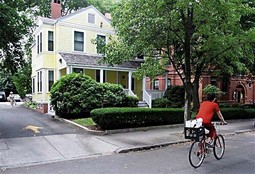 KUĆA Henryja Gatesa u rezidencijalnoj četvrti
grada Cambridgea u državi Massachusetts