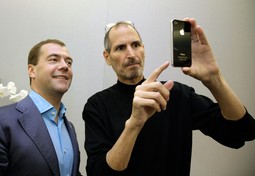 Dmitrij Medvedev i Steve Jobs (Reuters)