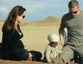Angelina i Brad s malom Zaharom, čije ime djed nikako ne može zapamtiti