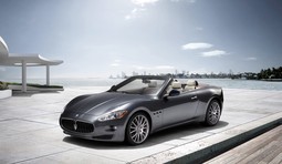 GranCabrio je nastao u dizajnerskom studio Pinifarine i nastvlja dugu Maseratijevu tradiciju proizvodnje kabrioleta 