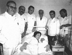 PRVA HRVATSKA 'BEBA IZ EPRUVETE' Kao osmi u svijetu, tim Petrove bolnice uspio
je još 1983. uspješno izvesti izvantjelesnu oplodnju bebe Roberta Verige