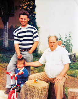 Nikola s ocem Nikolom, uz kojeg je bio jako vezan, i nećakom Stjepanom