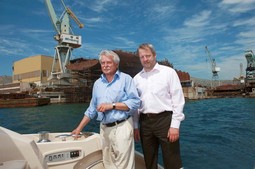 STRUČNJACI iz prestižnog brodogradilišta mBlohm Voss Alfred Kahlm (lijevo) i Klaus Peter mReis, smatraju da se u Brodosplitu treba prestati proizvoditi naftne
tankere i orijentirati se na raskošne privatne jahte