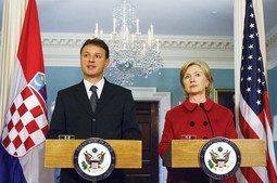POVIJESNI SUSRET
Gordan Jandroković i
Hillary Clinton, koja je tom prilikom javno
pohvalila hrvatsku
premijerku