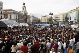 Prosvjednici kampiraju u središtu madridskog trga Puerta del Sol (Reuters)