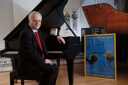 SKLADATELJ
I PREDSJEDNIK
Ivo Josipović rijedak
je primjer skladatelja
među državnicima, ali i
jedan od najizvođenijih
suvremenijih hrvatskih
skladatelja u Hrvatskoj i u inozemstvu