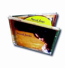 Novi, drugi CD Norah Jones "Feels like home" u glazbenom je smislu nastavak njenog debitantskog albuma "Come Away With Me" koji je lani osvojio osam Grammyja te se prodao u impozantnoj tiraži od 18 milijuna primjeraka.