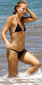 Kate Hudson odlučila se za jednostavan crni bikini