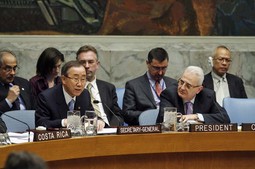 HRVATSKA NA GLOBALNOJ SCENI
Neven Jurica uz glavnog
tajnika UN-a Ban Ki-moona, za vrijeme hrvatskog predsjedanja Vijećem sigurnosti UN-a u prosincu 2008.