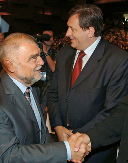 Bivši predsjednik Mesić i Milorad Dodik često su oštro polemizirali putem medija
