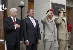 Robert Gates, Mike Mullen, Liam Fox i Sir David Richards (Reuters)