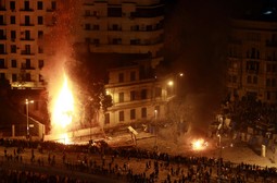 U Kairu su cijelu noć trajali sukobi protuvladinih prosvjednika i pristaša Hosnija Mubaraka