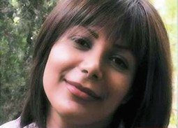 26-GODIŠNJA Neda Agha-Soltan nije sudjelovala u prosvjedima, a njena smrt metkom u srce zabilježena je mobitelima, te je ubrzo prikazana na
YouTubeu i Facebooku