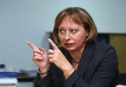 OLGICA SPEVEC,
predsjednica Vijeća AZTN-a, bila je pod velikim pritiskom
premijera Sanadera, nakon čega je donijela odluku u korist MOL-a