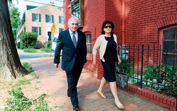 Strauss-Kahn sa suprugom Anne Sinclair, koja ga je ostavila zbog skandala