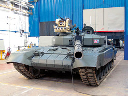 TESTIRANJE tenka M- 84D u tvornici 'Đuro Đaković - specijalna vozila'; na snimci s vatrenom stanicom švedskog 'Boforsa