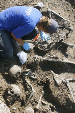 U jezeru Peručac već je pronađeno 250 ljudskih kostura (Foto: Reuters)