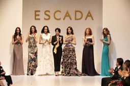 Escada je poznata po dizajnerskoj ženskoj odjeći i parfemima