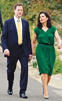 VOĐA LIBERALNIH DEMOKRATA Nick Clegg sa
suprugom Miriam
