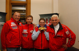 HYPO BANKA jedan je od glavnih sponzora hrvatske skijaške reprezentacije; na slici sa Srećkom Ferenčakom i Janicom Kostelić