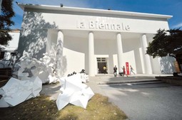 GIARDINI U VENECIJI
U glavnom izložbenom prostoru u Giardinima u Veneciji izložen je postav projekata koje je izabrala Kazuyo
Sejima, ovogodišnja
selektorica Biennala