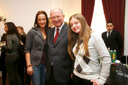 MATE GRANIĆ, dekan Visoke novinarske škole sa svojim studenticama Martinom Koić i Ivanom Zobenicom