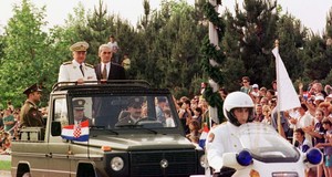 Franjo Tuđman s ministrom obrane Gojkom Šuškom na svečanom mimohodu na Jarunu 1997.