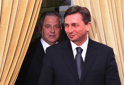 Slovenski premijer Borut Pahor i hrvatski kolega (u pozadini) Ivo Sanader