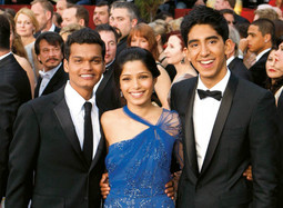 INDIJSKI TRIJUMF
NA OSCARIMA; 
Glavni glumci filma 'Milijunaš s ulice',
Madhur Mittal, Freida Pinto i Dev Patel,
na dodjeli Oscara bili su tretirani kao
najveće hollywoodske zvijezde