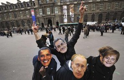 Prosvjednici protiv summita G20 nose
vesele maske političara
- ali nikome od njih
nije do smijeha
