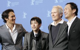Ekipa filma 'Letters from Iwo Jima': redatelj Clint Eastwood i glumci Tsuyoshi Ihara, Kazunari Ninomiya i Ken Watanabe