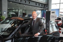 JOCHEN DIMTER
Nijemac poslan iz Daimlerove centrale
nije ispunio očekivanja zaposlenika Eurolinea: umjesto financijske
stabilnosti dobili su niz novinskih napisa o poteškoćama tvrtke